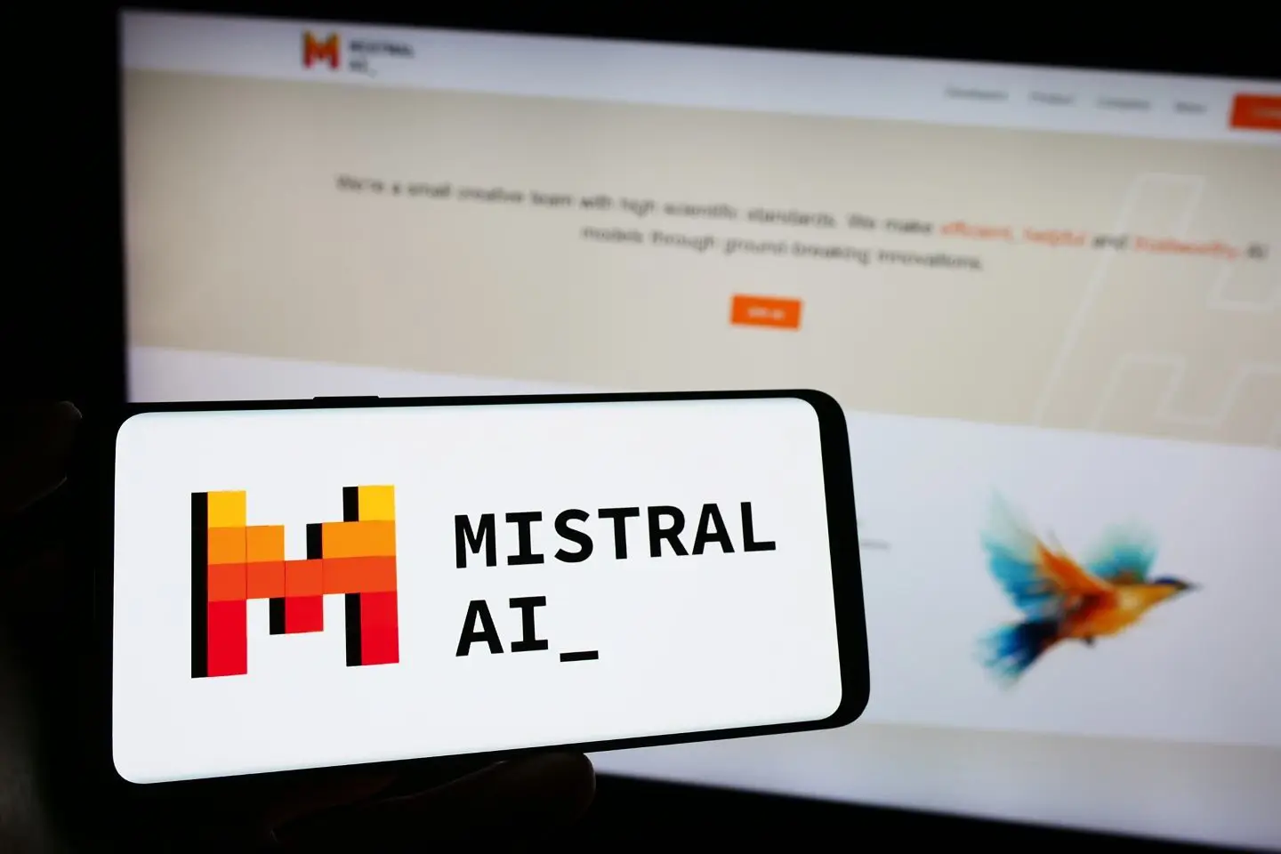 Mistral AI lance l’assistant d’intelligence artificielle Le Chat sur iOS et Android