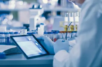 Micro Focus optimise les tests dans usine biotechnologique belge moderne