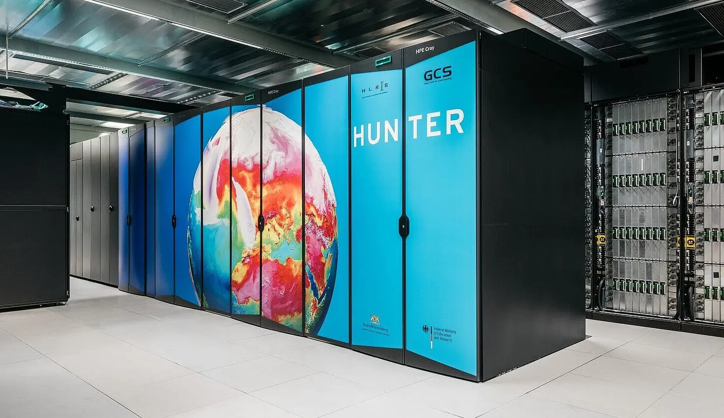 Le supercalculateur allemand Hunter, équipé d’AMD et d’un système de refroidissement liquide, célèbre son activation
