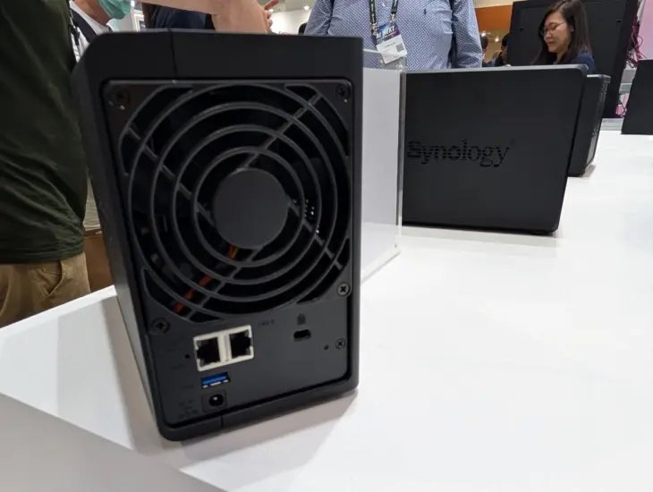Synology DS225+ arrière