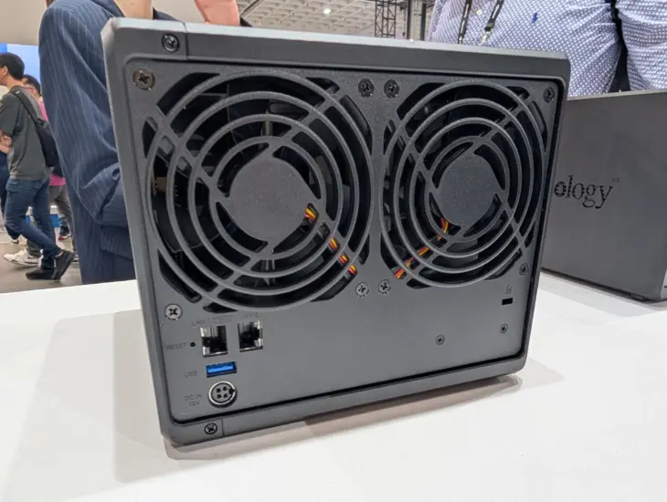 Synology DS425+ arrière