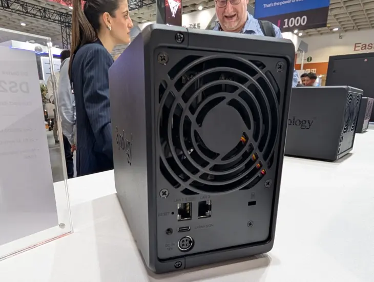 Synology DS725+ arrière