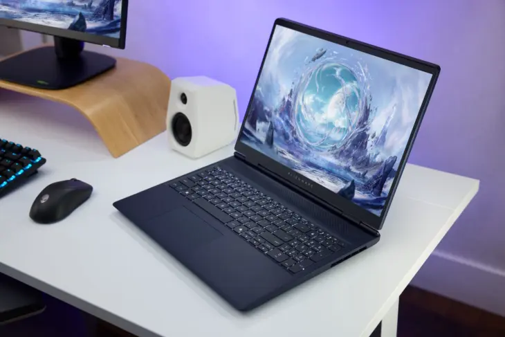aw-16-aurora-ac16250-gaming-laptop-awproheadset-awpromouse-awprokeyboard-AW2725DM-front-lf (1)