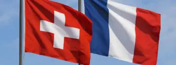 Drapeaux suisse et français