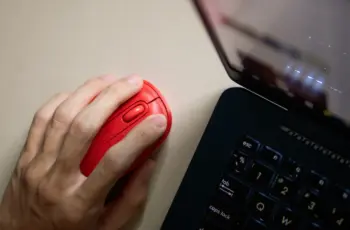 Comment adapter votre souris pour les gauchers ?