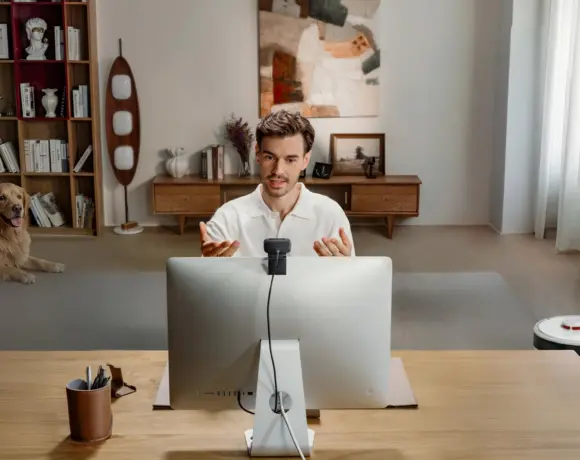 Insta360 lance deux webcams 4K IA pour les utilisateurs professionnels