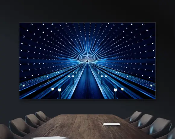 Grand, plus grand, le plus grand, jusqu&rsquo;à ce que cela ne rentre plus dans l&rsquo;ascenseur : à propos des écrans dans les salles de réunion