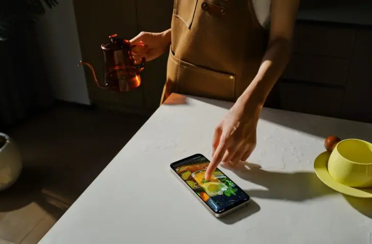 Xiaomi lance le Redmi 17 avec une batterie énorme mais peu de RAM