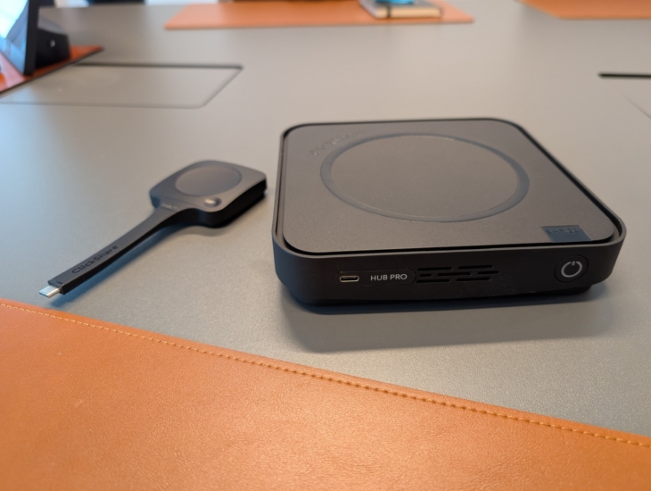 Barco ClickShare Hub foto 1 Barco ClickShare Hub et bouton